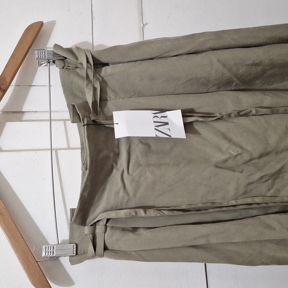 NWT KHAKI BEIGE DOUBLE BELT SKORT - Picture 5 of 7